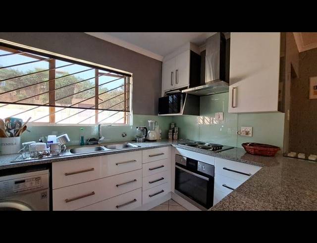 2 BEDROOM TOWNHOUSE FOR SALE IN WINCHESTER HILLS